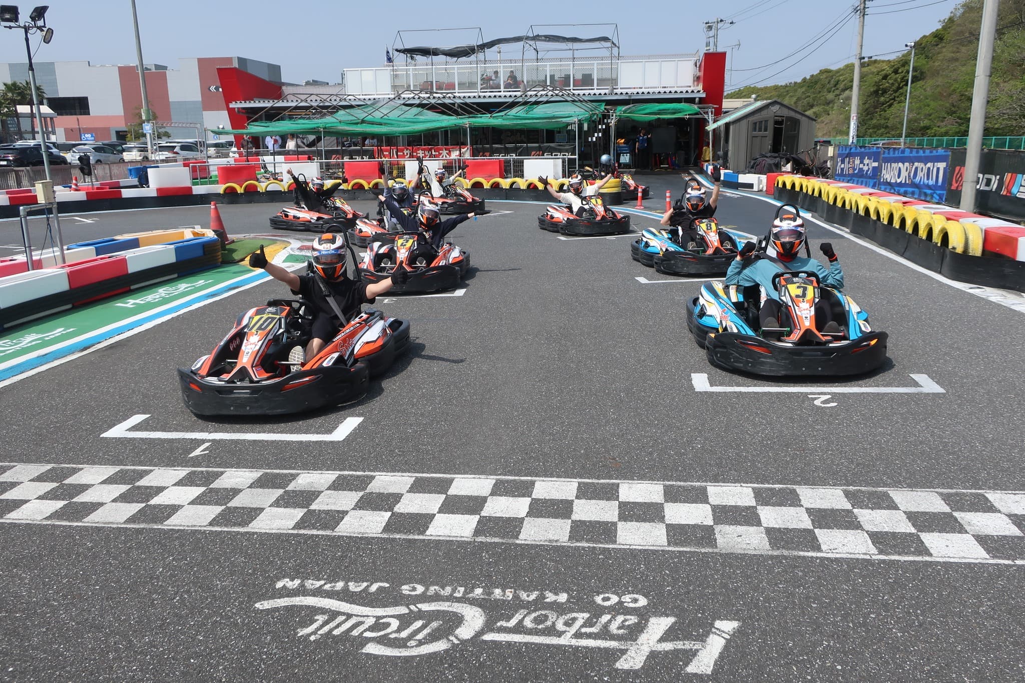 Group racing at Harbor Circuit Kisarazu